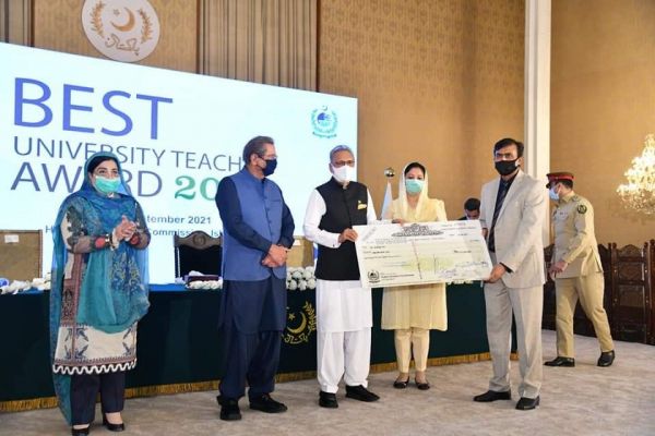 best-teacher-award-dr-zulfiqar-ali-1-15418CDE5-66B1-D578-4F23-FFD409EE90C4.jpg